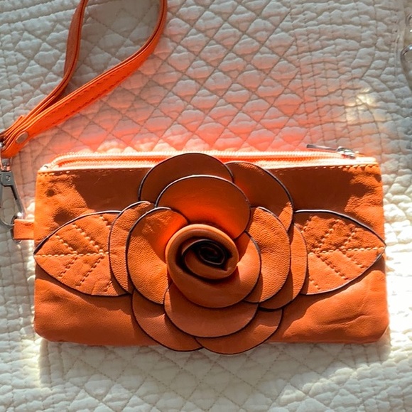 Mellow World Handbags - LAST DAY! Mellow World Wristlet